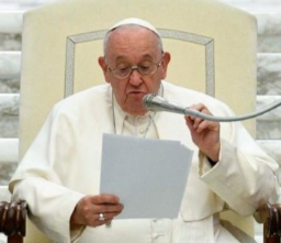 El Papa pide a los artistas atravesar las “fronteras definidas”