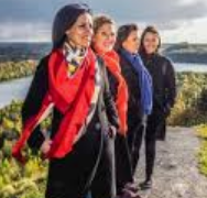 Reconocimiento a las cantareiras, por su aporte a la poesía popular gallega